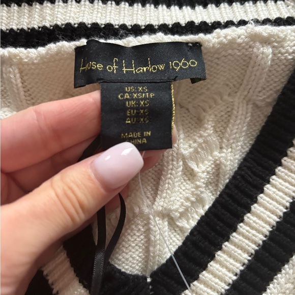 NWT House of Harlow sweater - Picture 3 of 4